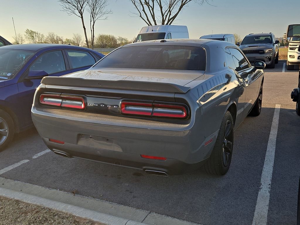 Used 2018 Dodge Challenger SXT image 3