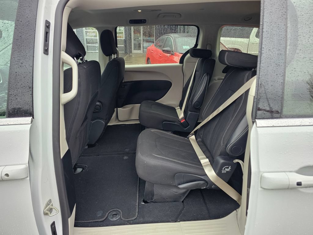 Used 2024 Chrysler Voyager LX FWD image 13