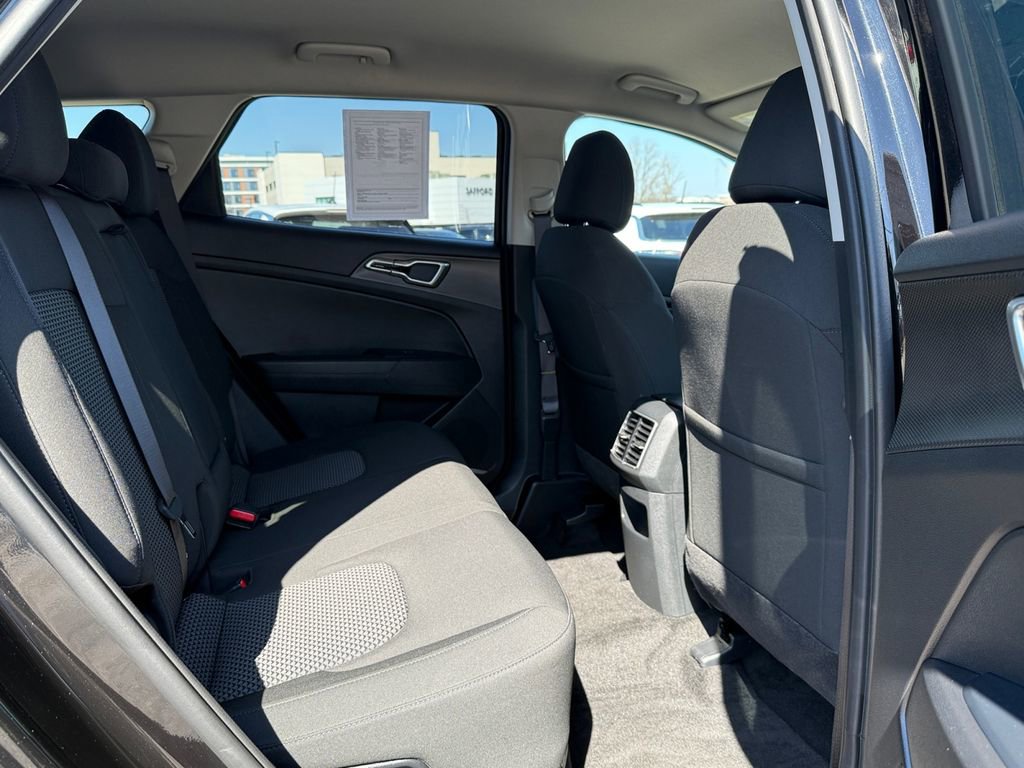 Used 2025 Kia Sportage LX image 26