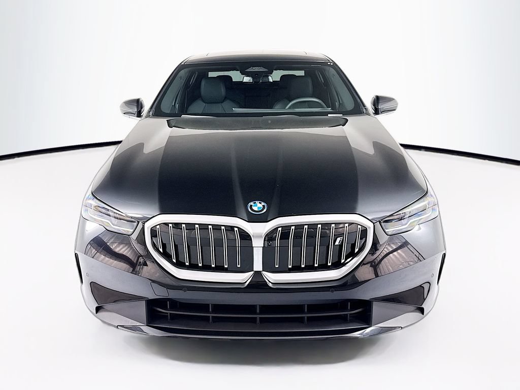 Used 2025 BMW i5 eDrive40i w/ Premium Package RWD image 2