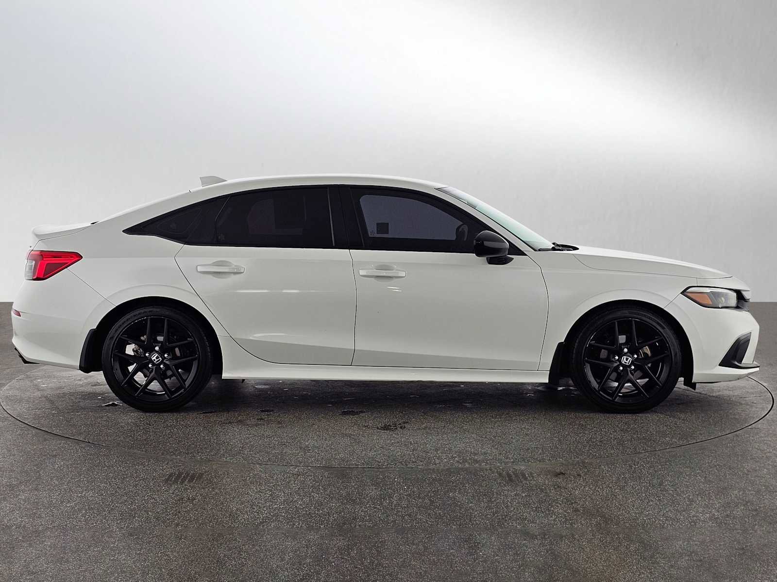 Used 2022 Honda Civic Sport image 2