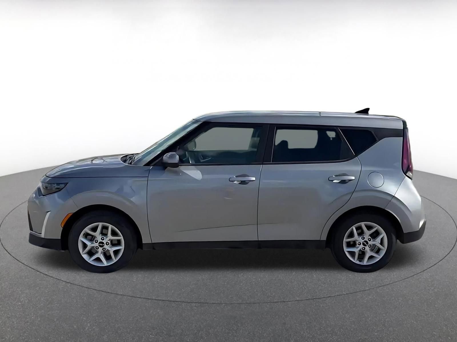 Used 2025 Kia Soul LX w/ LX Technology Package image 9