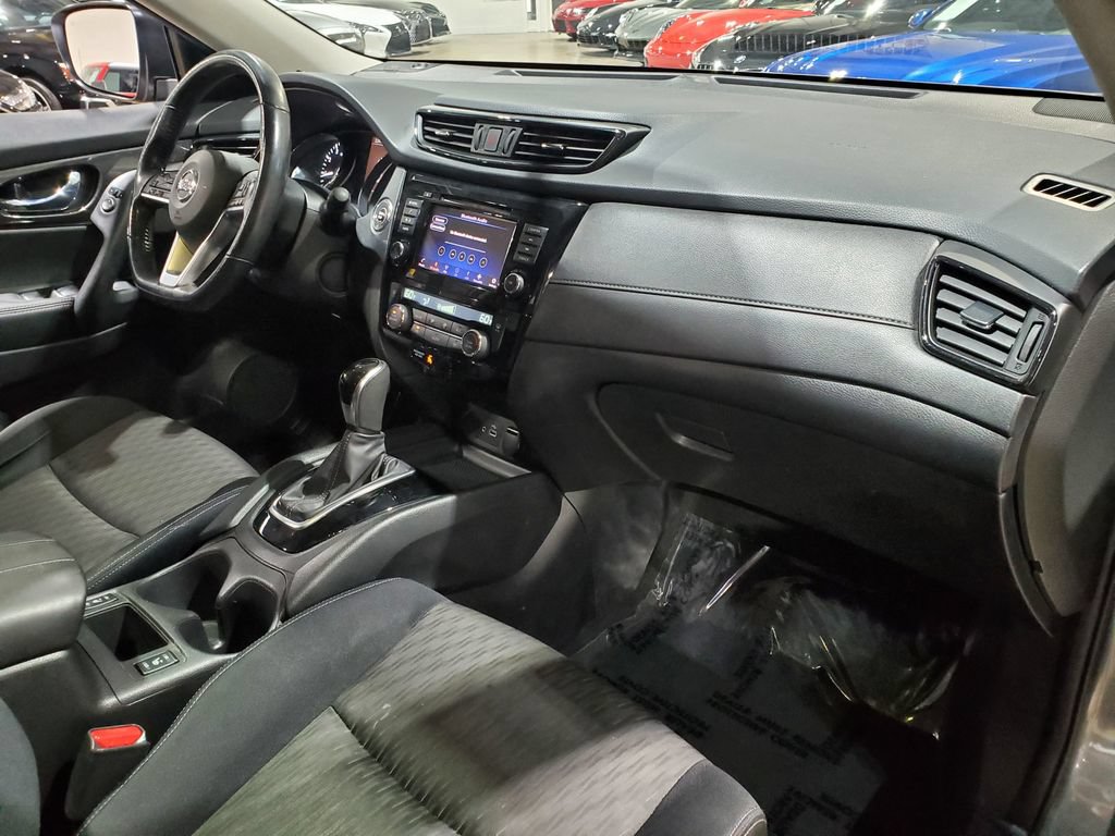 Used 2018 Nissan Rogue SV AWD/4WD image 14