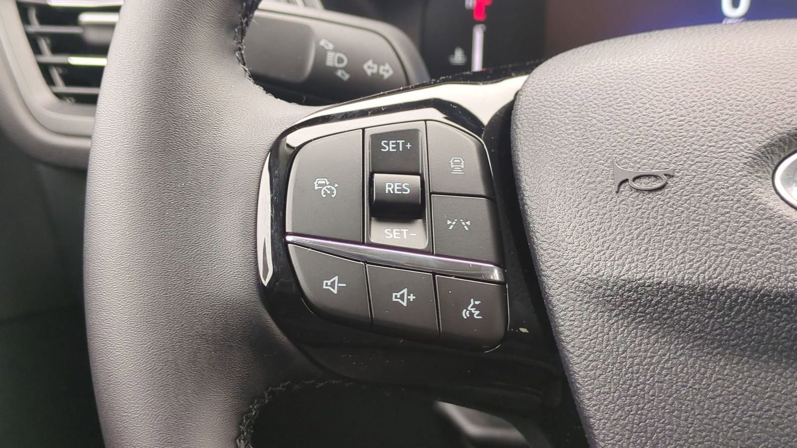 New 2026 Ford Escape SE w/ Class II Trailer Tow Package image 24