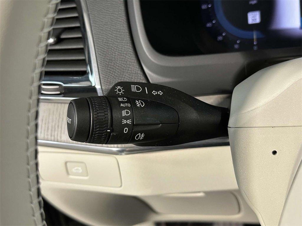 Used 2025 Volvo XC90 B6 Plus w/ Protection Package Premier image 24