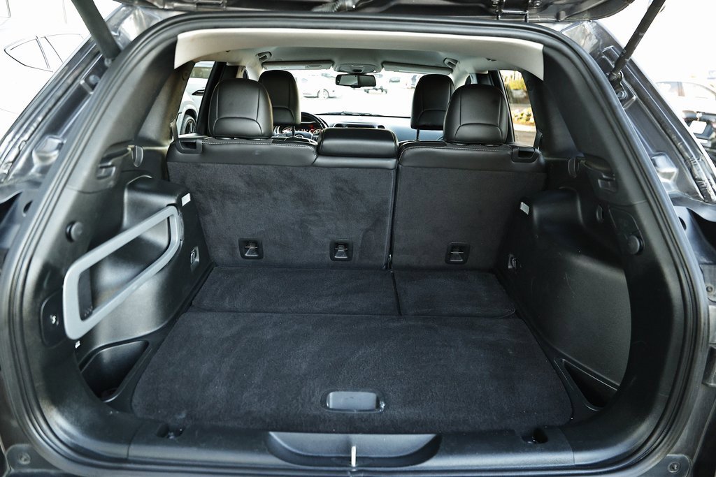 Used 2018 Jeep Cherokee Latitude Plus w/ Comfort/Convenience Group image 28