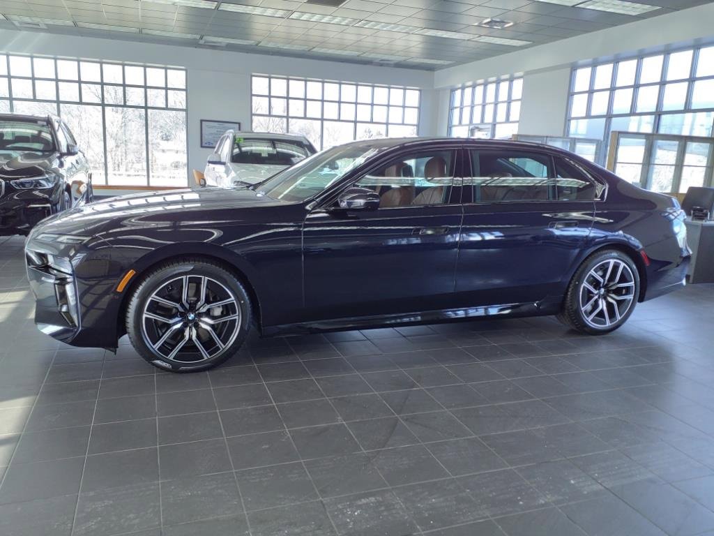 Used 2023 BMW 760i xDrive image 18