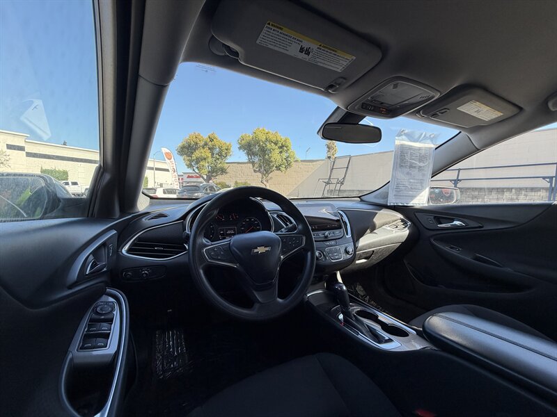 Used 2020 Chevrolet Malibu LT FWD image 39