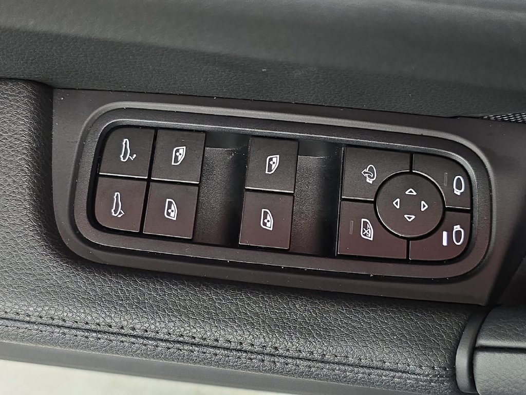 Certified 2026 Porsche Cayenne AWD/4WD image 23