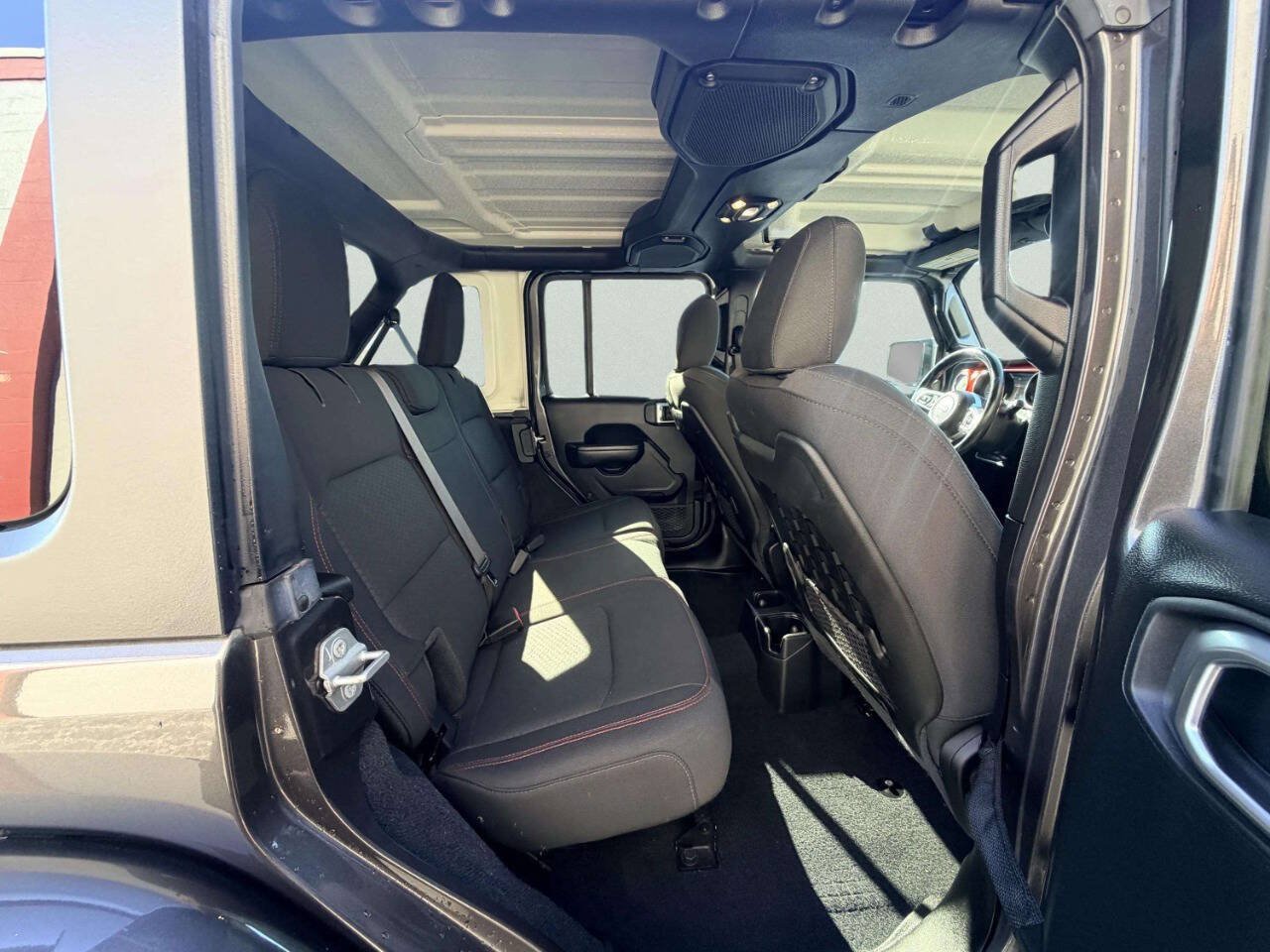 Used 2019 Jeep Wrangler Unlimited Rubicon w/ Cold Weather Group AWD/4WD image 18
