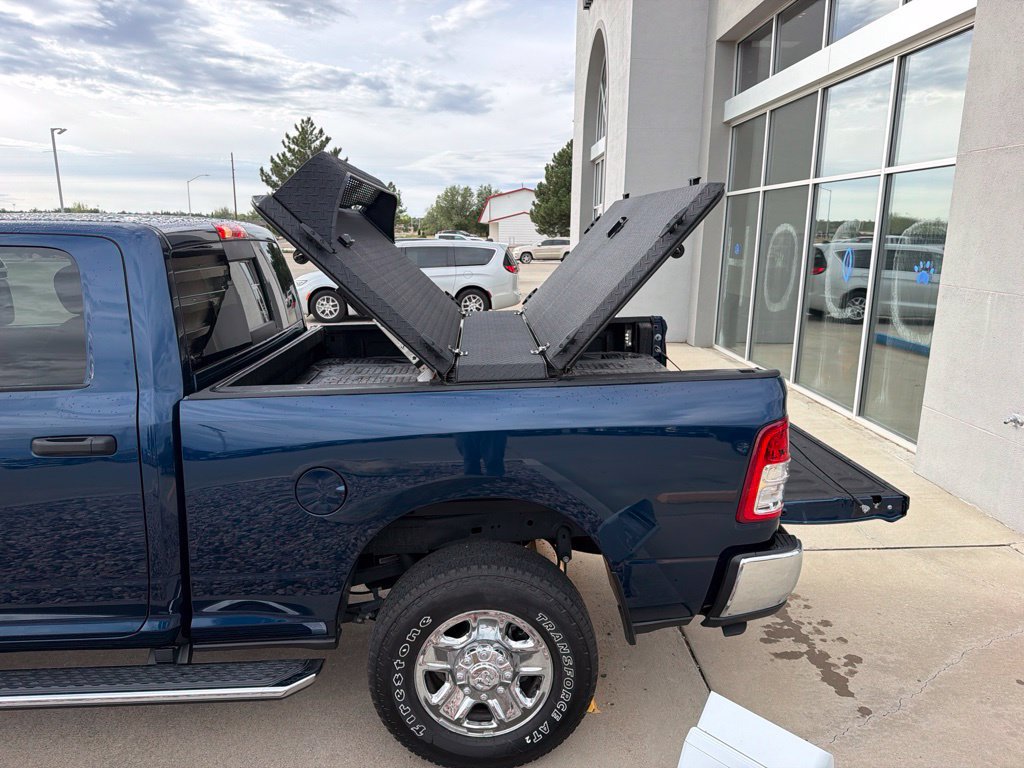 Used 2024 RAM 2500 Tradesman w/ Chrome Appearance Group AWD/4WD image 18