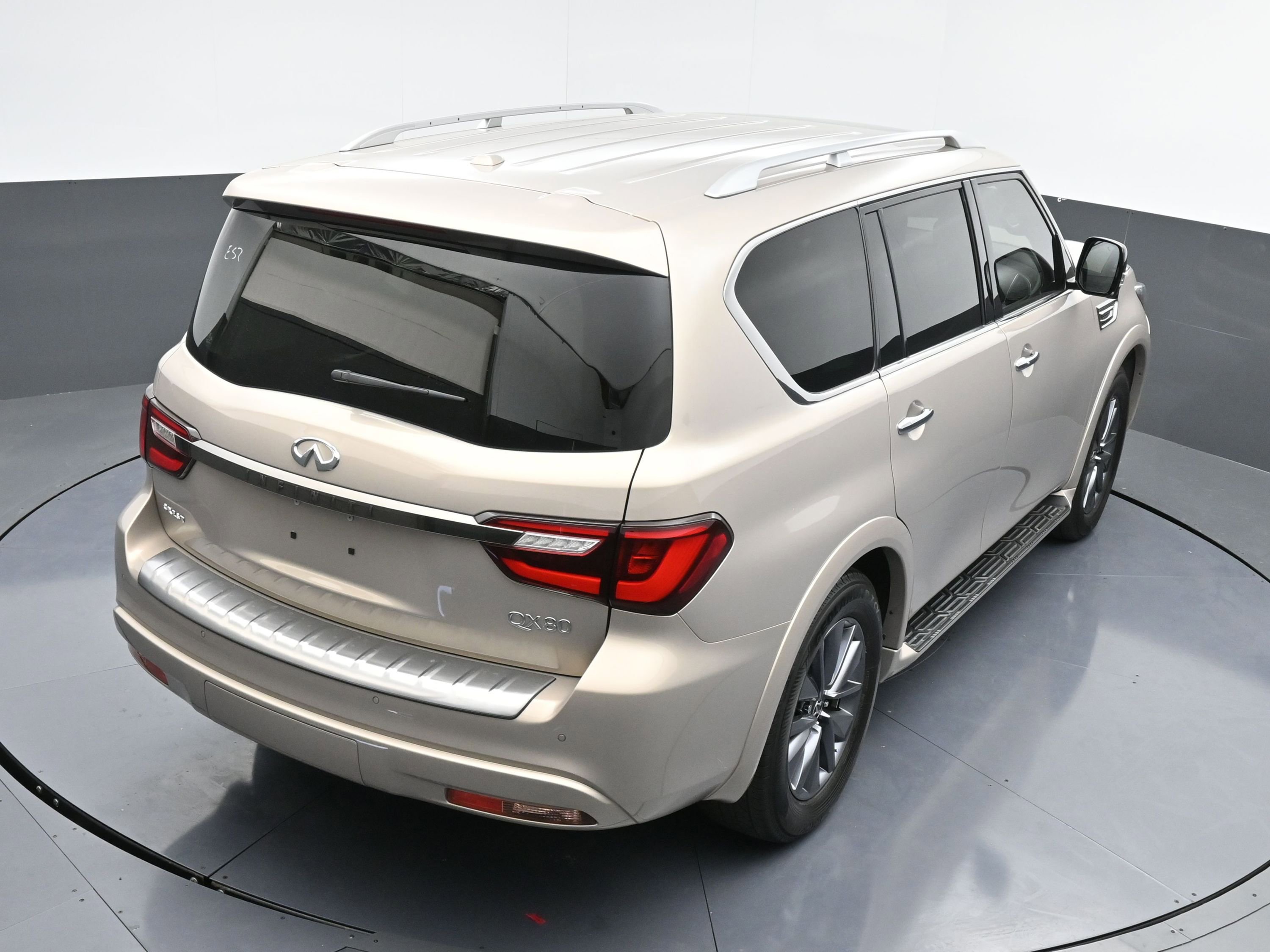 Used 2023 INFINITI QX80 Premium Select w/ All-Season Package image 44