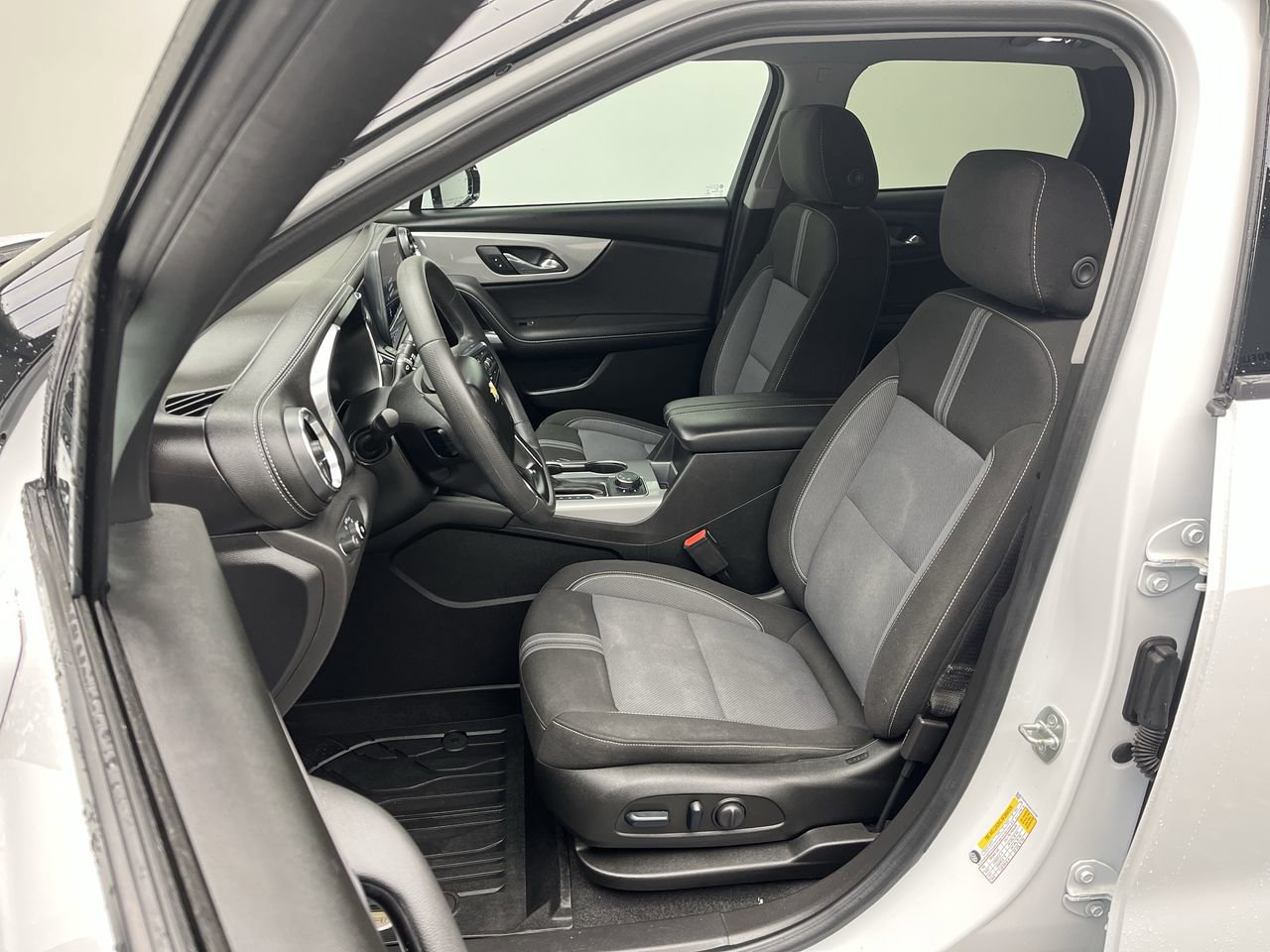 Certified 2023 Chevrolet Blazer LT w/ Convenience Package AWD/4WD image 9