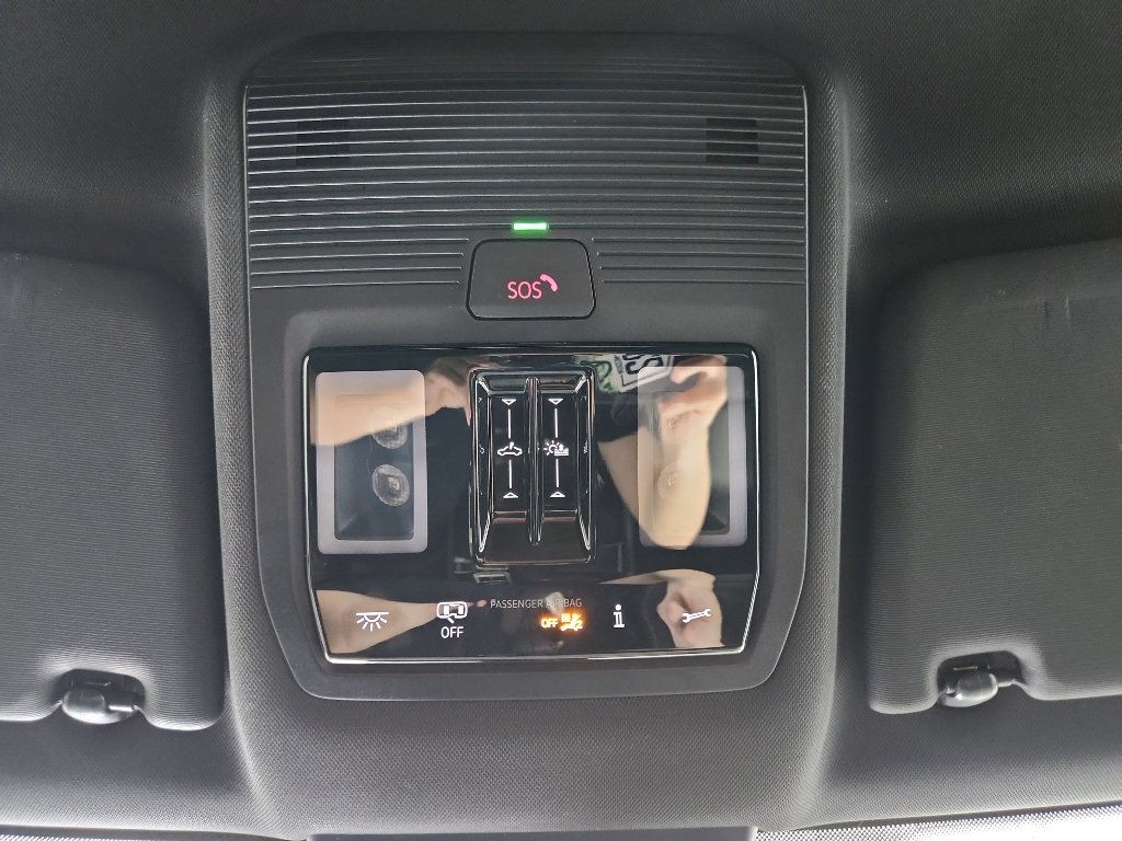 Certified 2025 Volkswagen Atlas Cross Sport SE FWD image 27