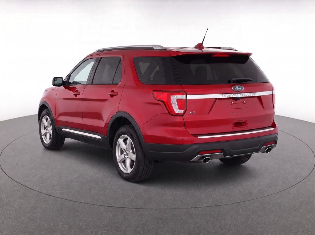 Used 2018 Ford Explorer XLT w/ Equipment Group 201A FWD image 3