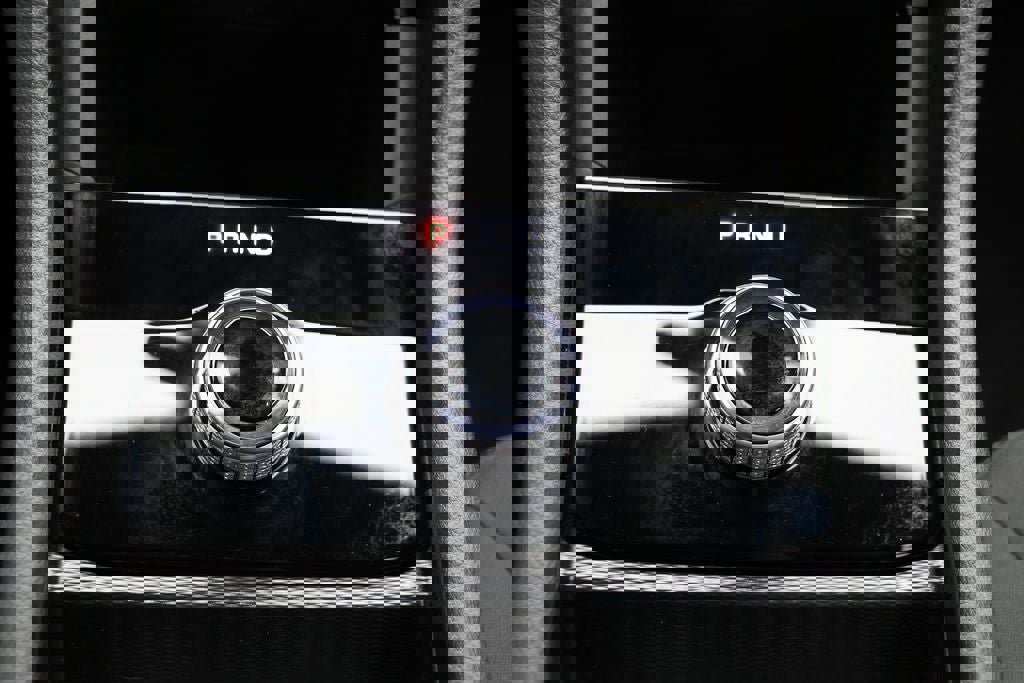 Used 2025 Jeep Grand Cherokee L Laredo image 24