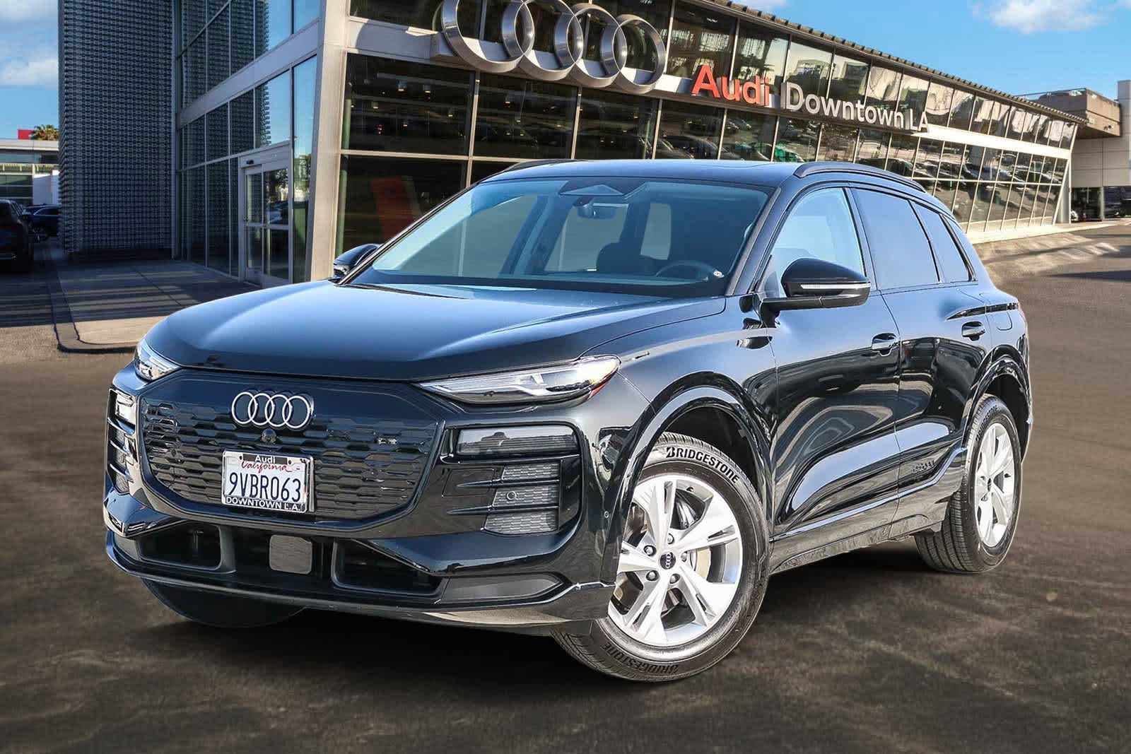 Used 2025 Audi Q6 e-tron Premium w/ Convenience Package image 1