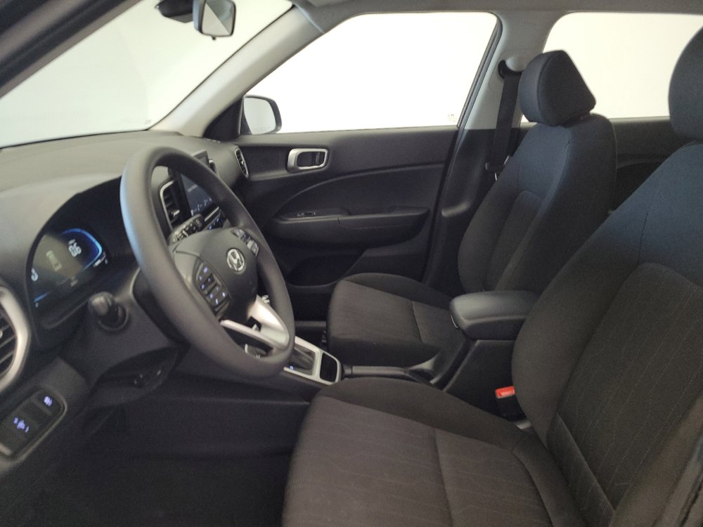 Used 2025 Hyundai Venue SE FWD image 17