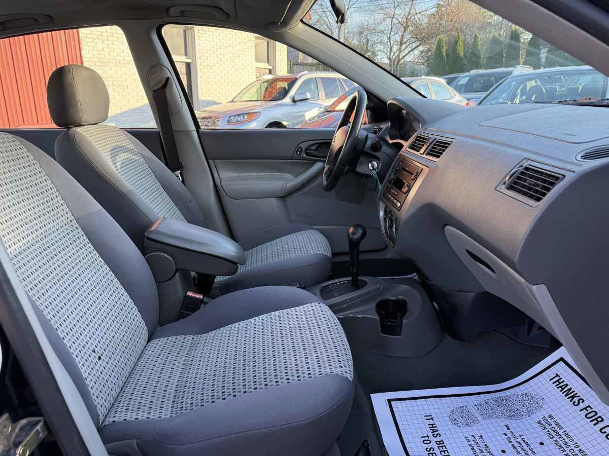 Used 2005 Ford Focus SES FWD image 10