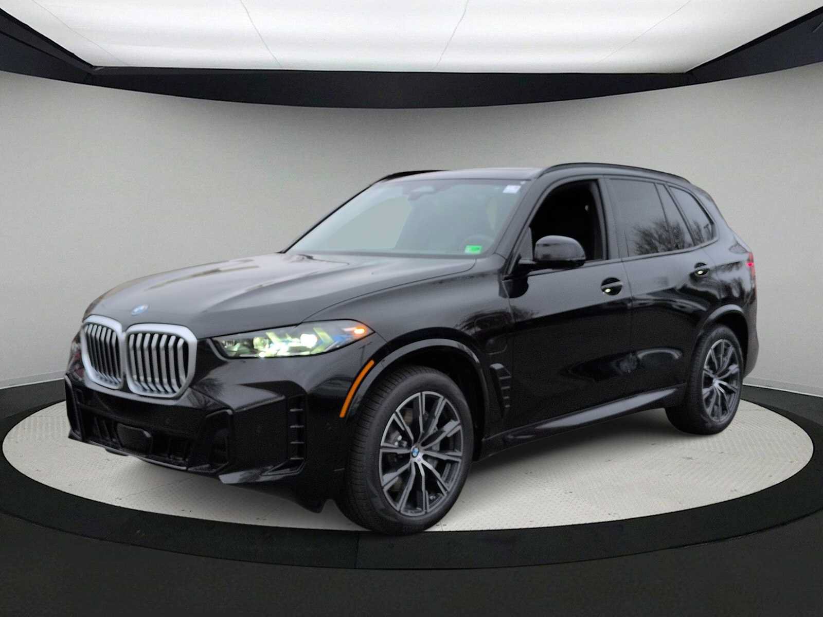 Used 2026 BMW X5 xDrive50e w/ M Sport Package AWD/4WD image 4
