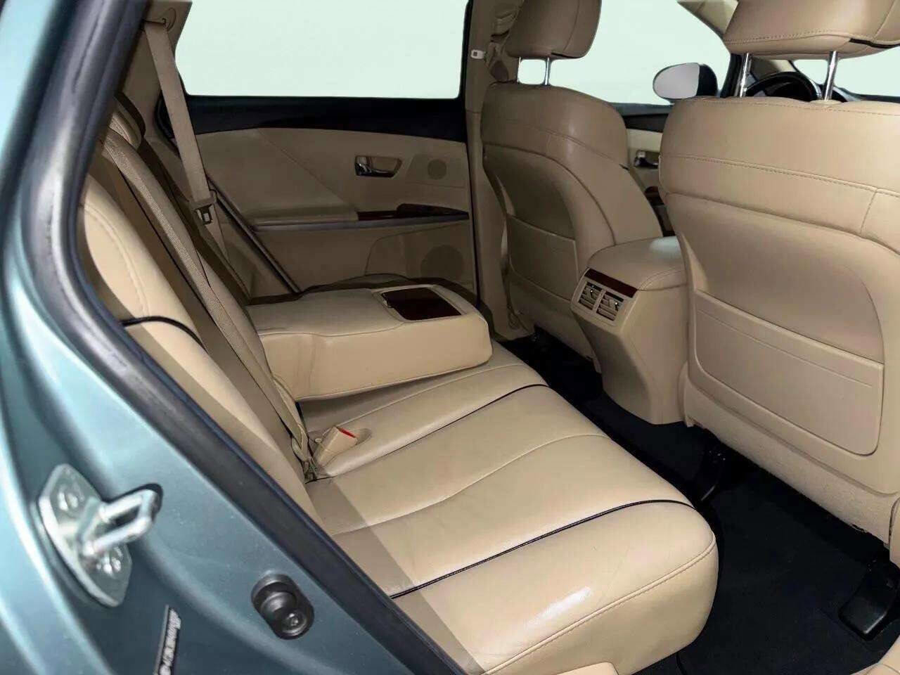 Used 2011 Toyota Venza AWD image 9