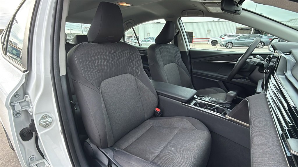 Used 2025 Toyota Camry LE image 33