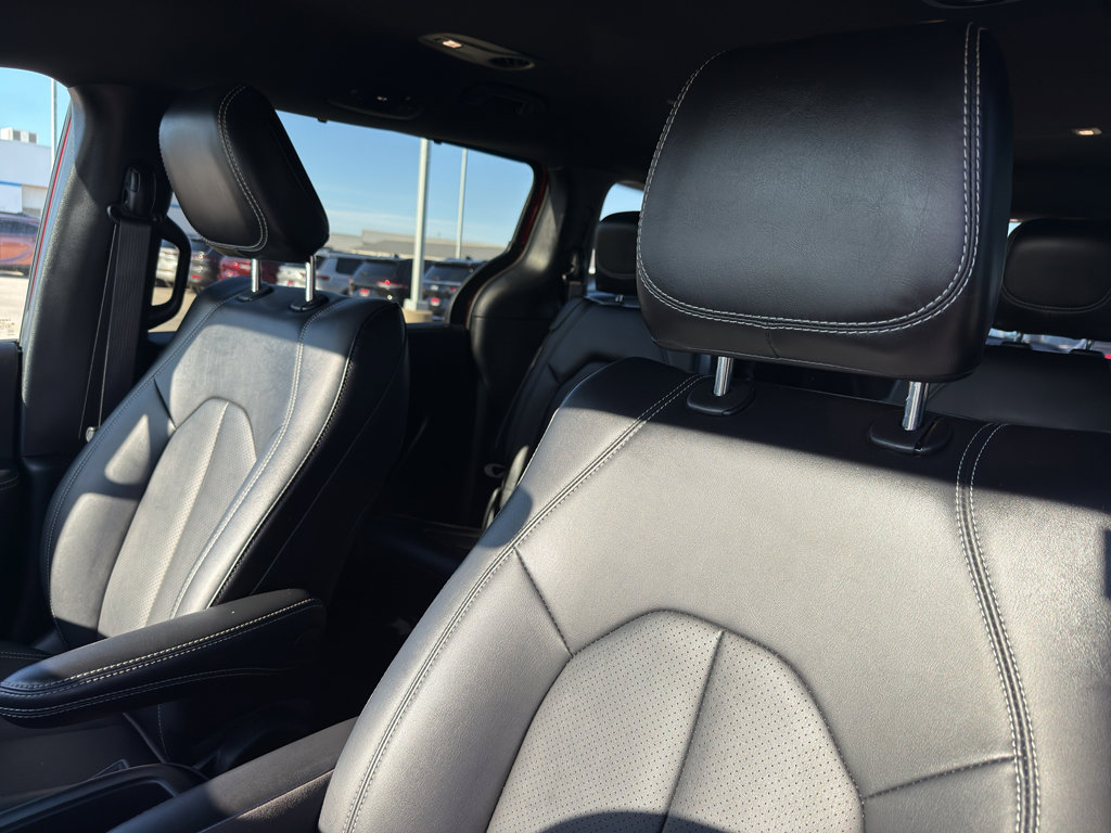 Used 2025 Chrysler Pacifica Select FWD image 27