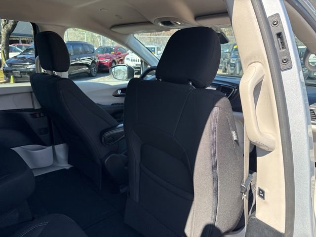 Used 2023 Chrysler Voyager LX image 21