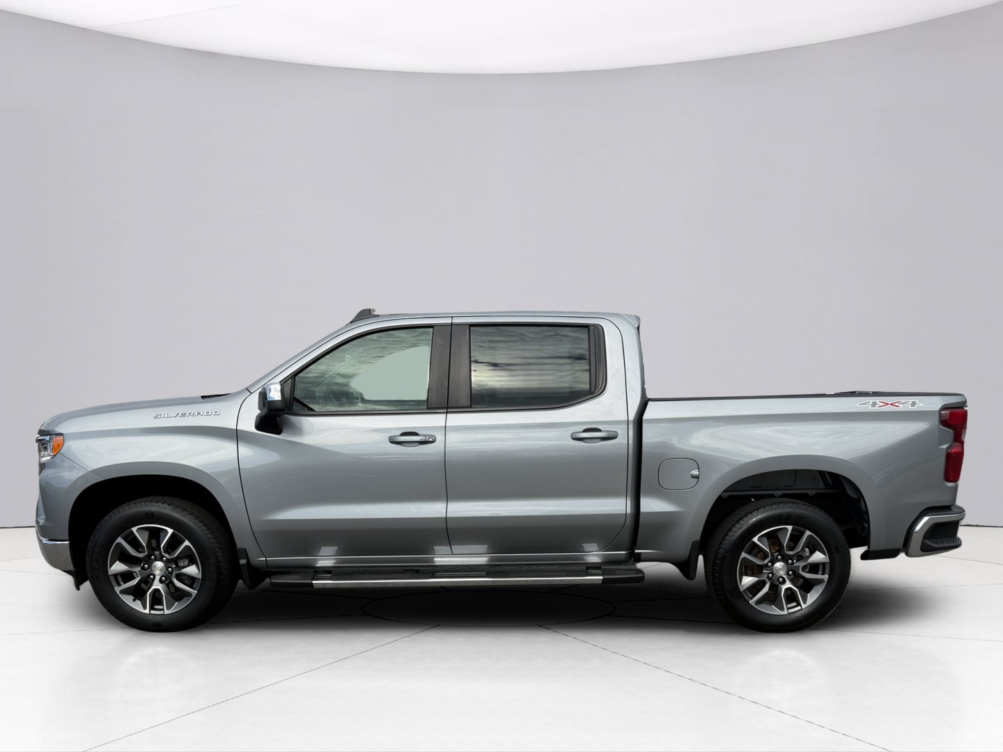 Used 2023 Chevrolet Silverado 1500 LT AWD/4WD image 3