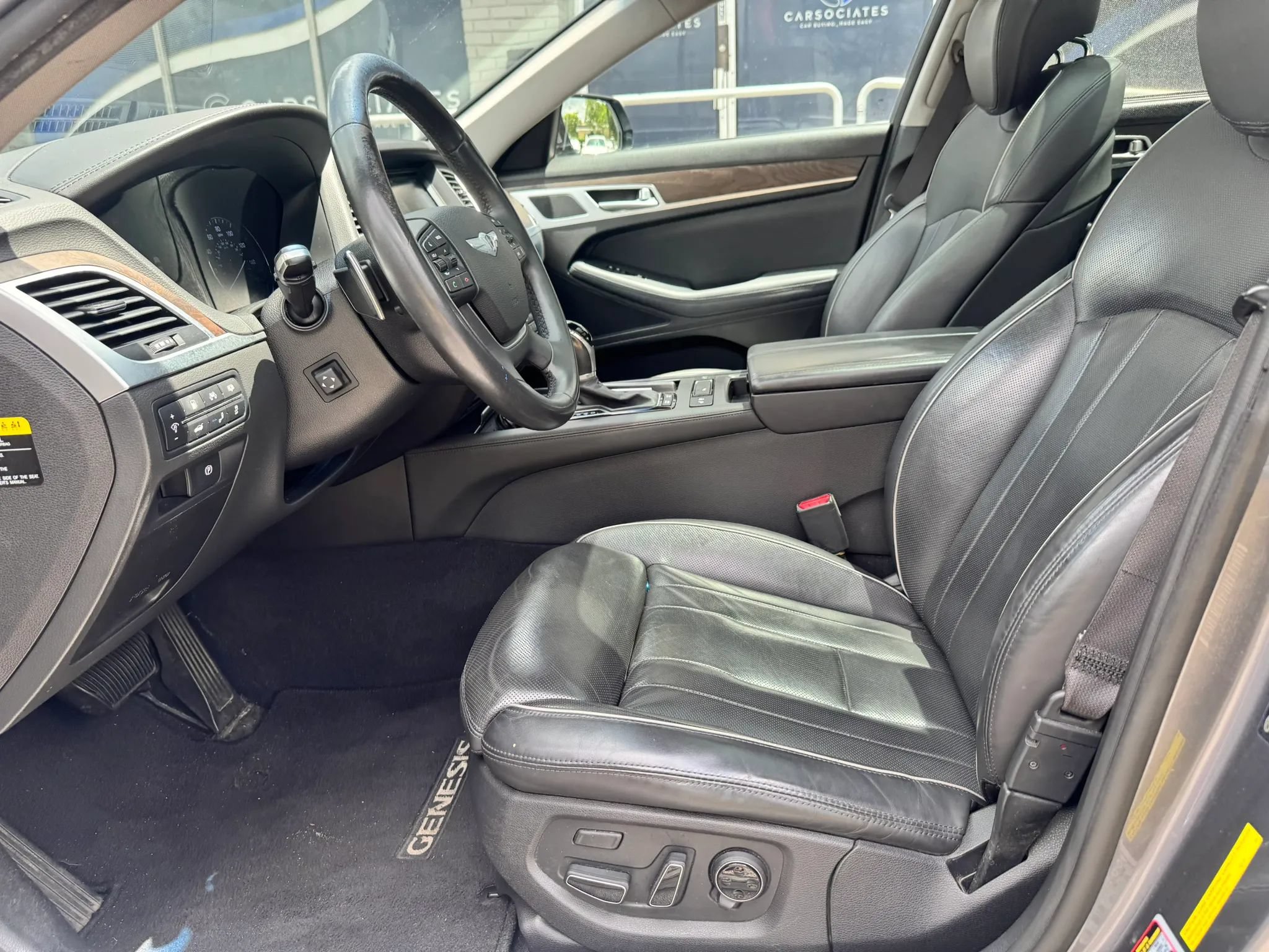 Used 2015 Hyundai Genesis 5.0 RWD image 11