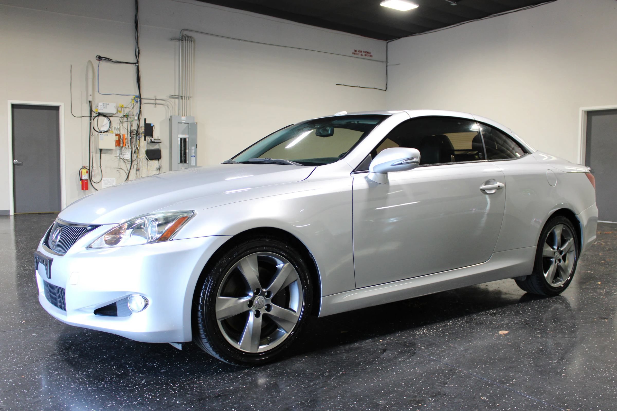 Used 2010 Lexus IS 350C w/ Luxury Pkg RWD image 6