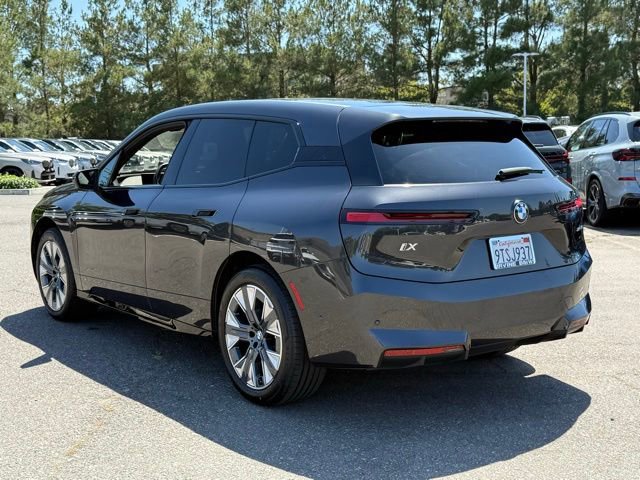 Used 2026 BMW iX xDrive60 w/ Premium Package AWD/4WD image 12