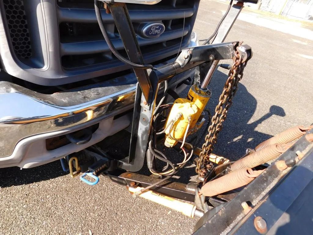 Used 2004 Ford F250 XL AWD/4WD image 11