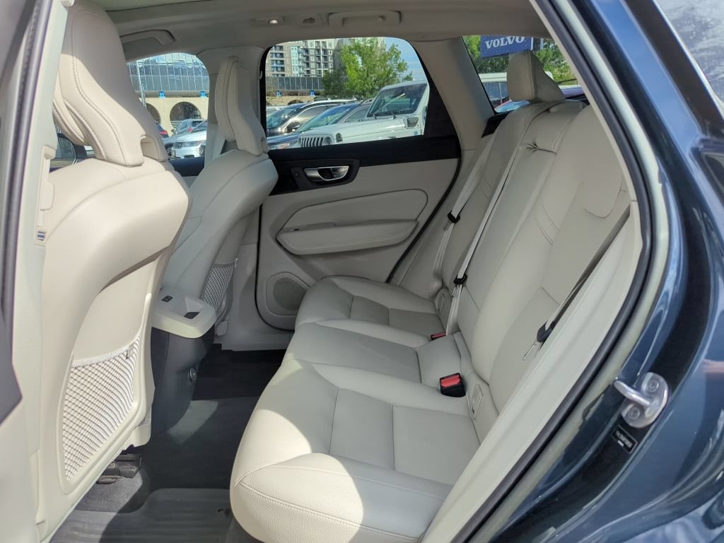 Used 2023 Volvo XC60 B5 Plus w/ Climate Package AWD/4WD image 9