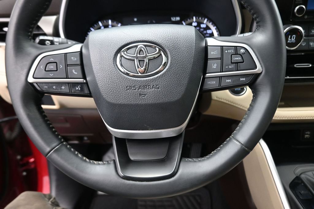 Used 2022 Toyota Highlander XLE FWD image 7