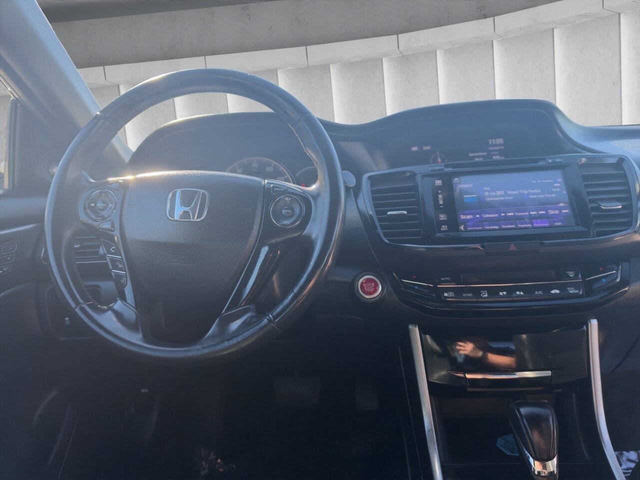 Used 2017 Honda Accord EX-L image 10
