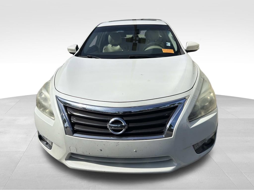 Used 2013 Nissan Altima 3.5 SL w/ Technology Pkg FWD image 5