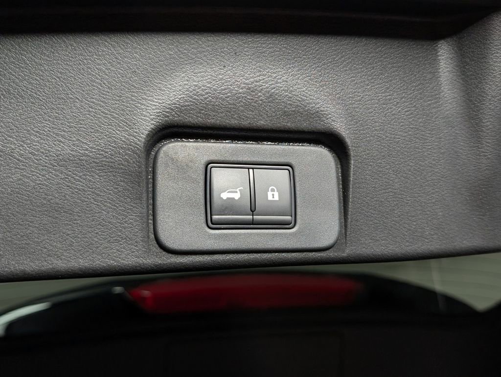 Used 2023 Nissan Rogue SV w/ SV Premium B Package image 32