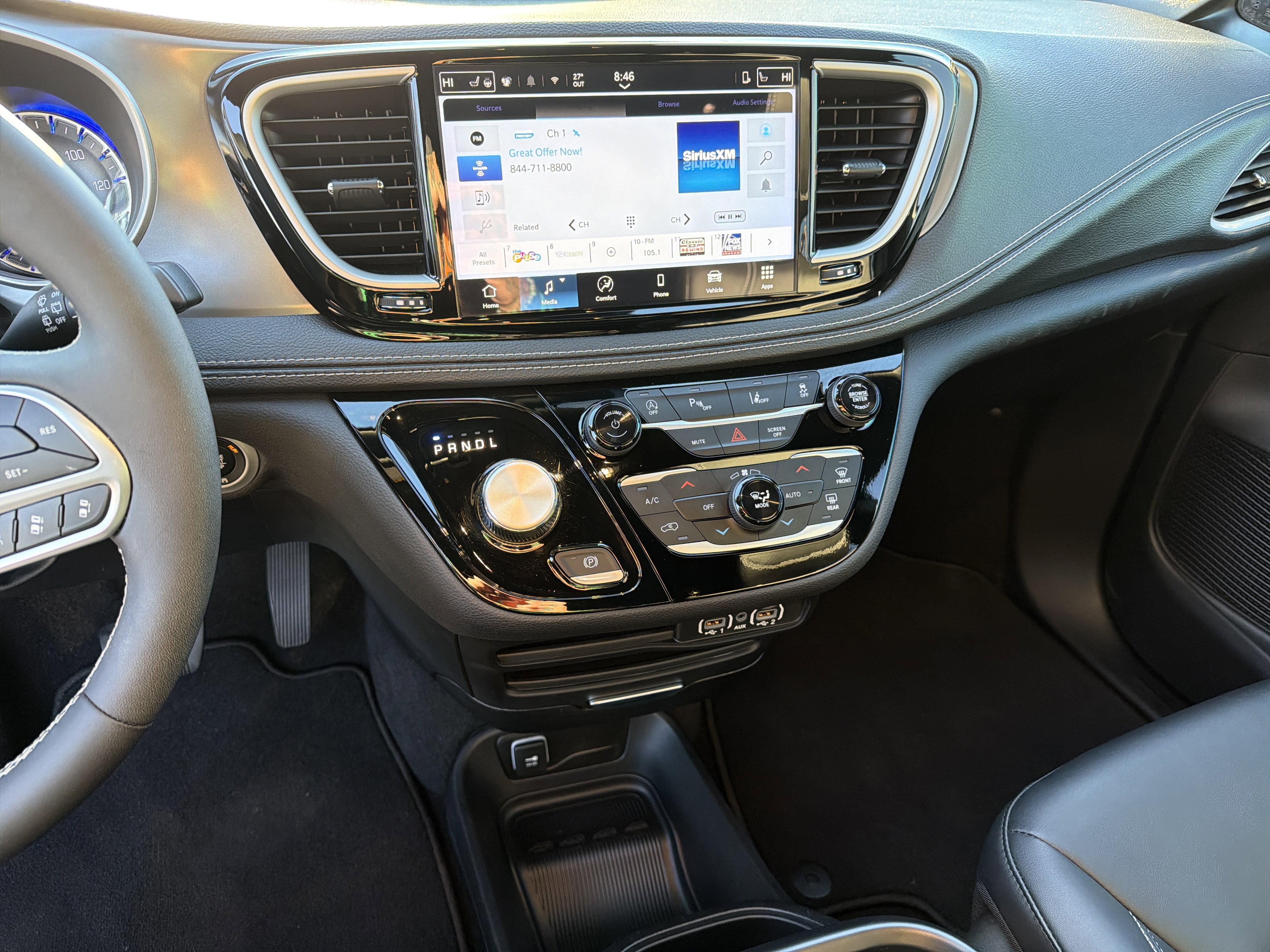 Used 2025 Chrysler Pacifica Select image 29