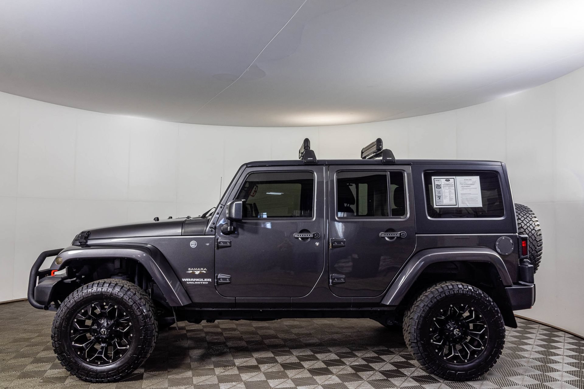 Used 2017 Jeep Wrangler Unlimited Sahara w/ Connectivity Group AWD/4WD image 18