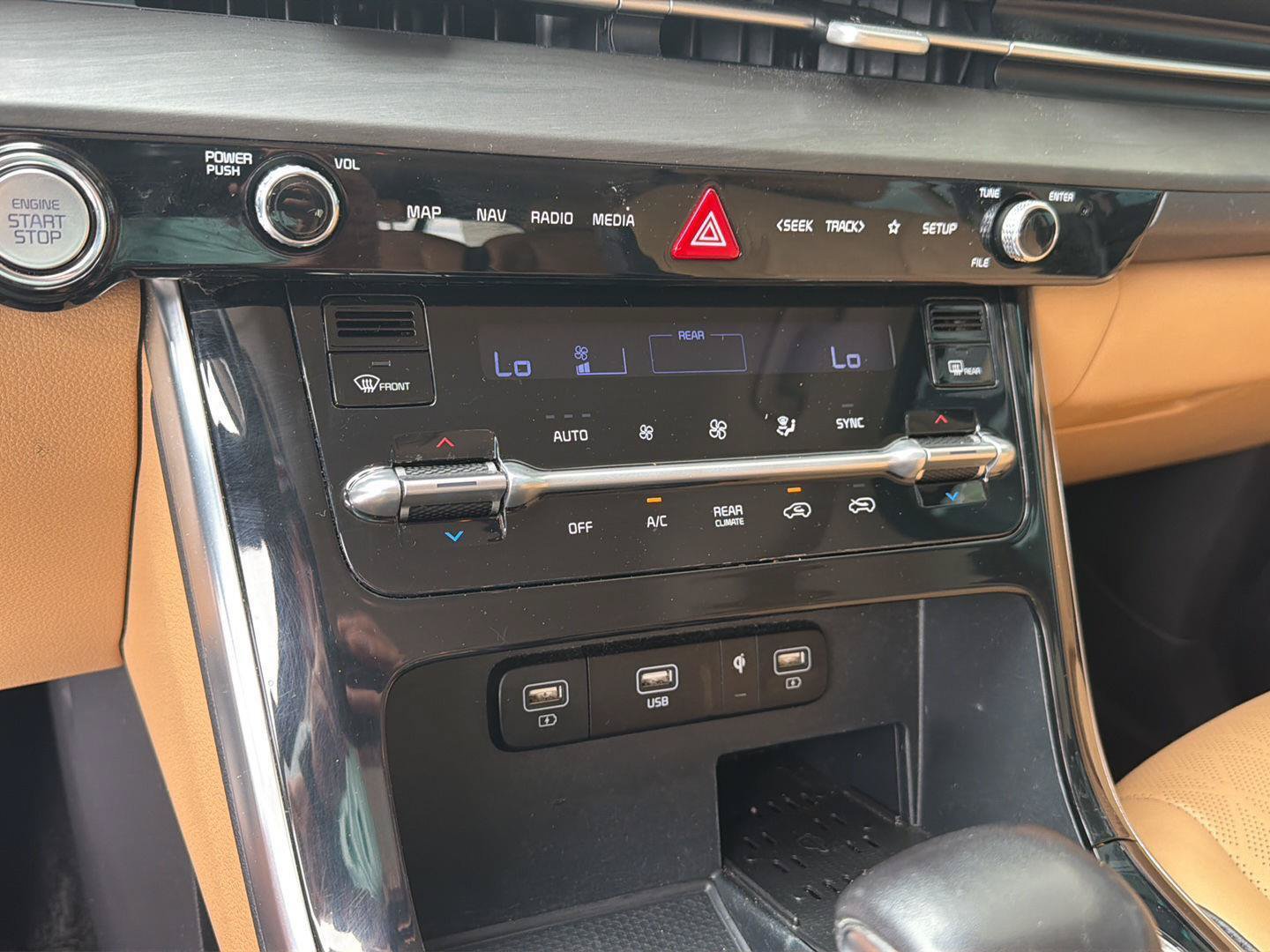 Used 2022 Kia Carnival EX FWD image 26