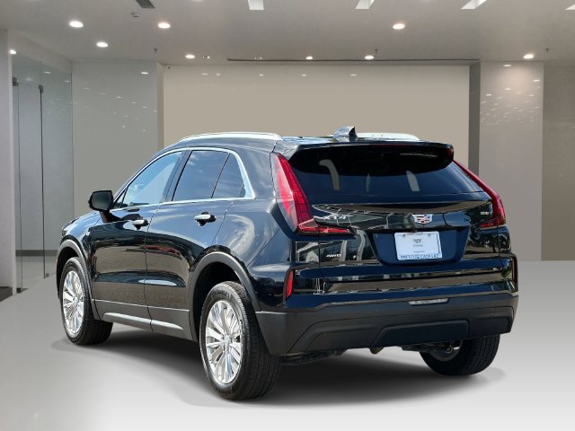 Used 2024 Cadillac XT4 Luxury w/ Cold Weather Package AWD/4WD image 4