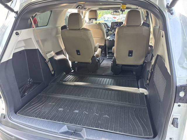 Used 2024 Toyota Sienna XLE FWD image 12