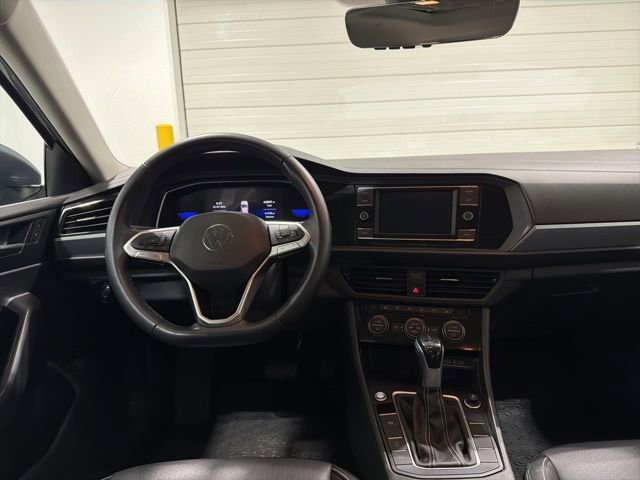 Used 2023 Volkswagen Jetta SE w/ Panoramic Sunroof Package image 33
