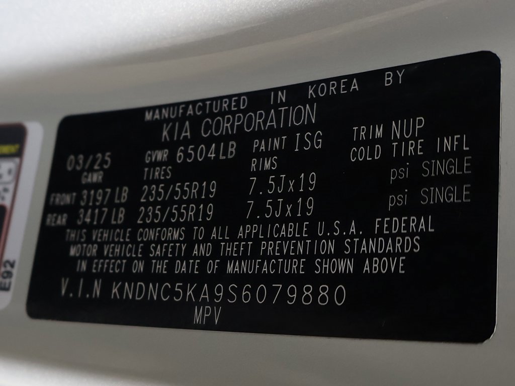 Used 2025 Kia Carnival EX image 51