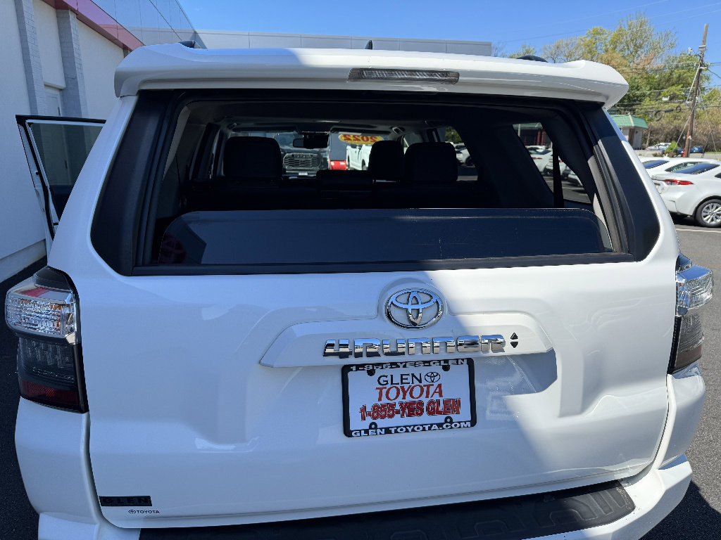 Used 2022 Toyota 4Runner SR5 Premium w/ Moonroof Package AWD/4WD image 25