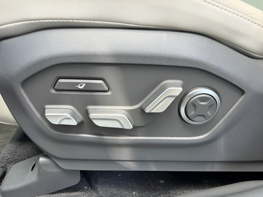 Used 2024 Hyundai Santa Fe Calligraphy FWD image 10