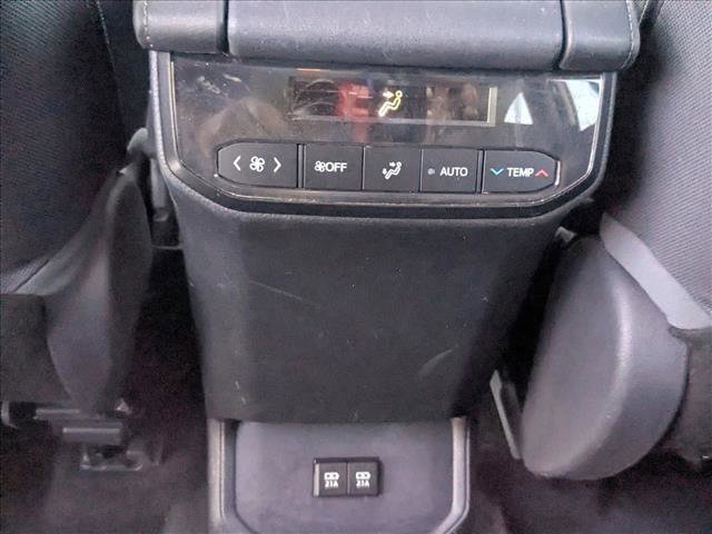 Used 2020 Toyota Highlander L image 16