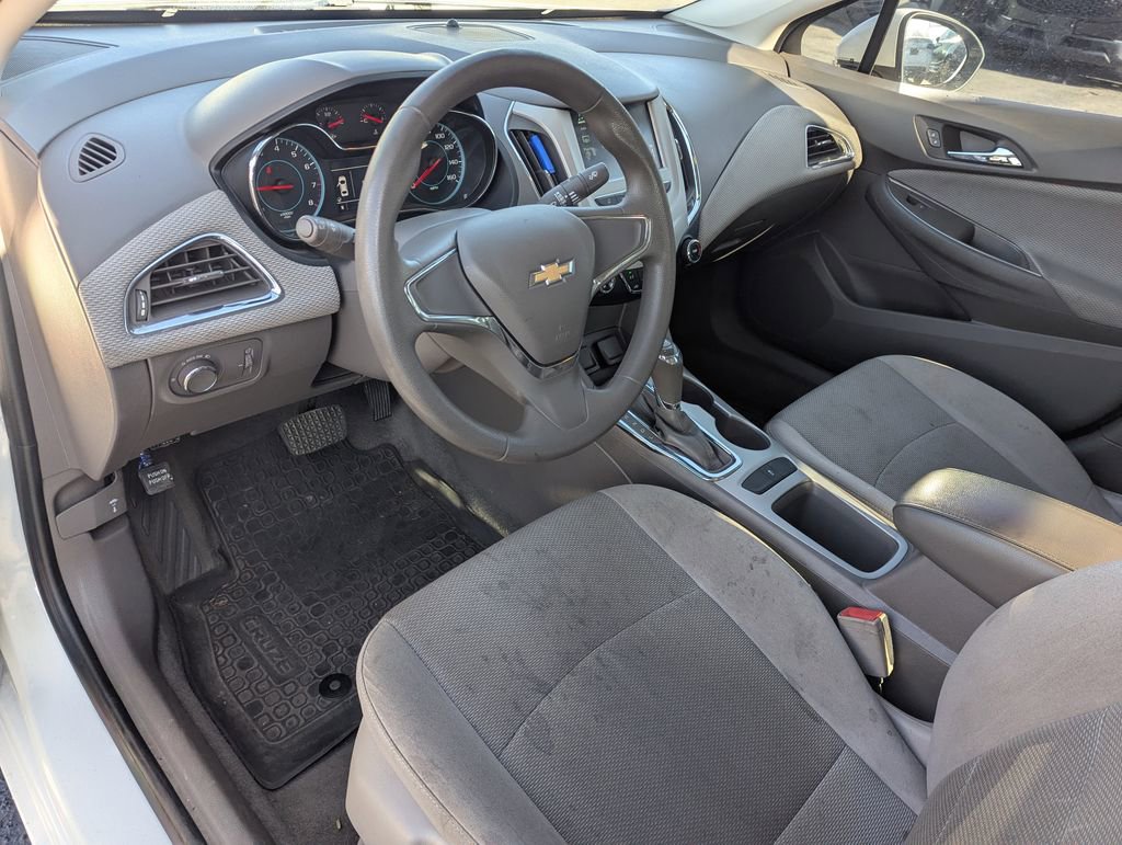 Used 2018 Chevrolet Cruze LS FWD image 21