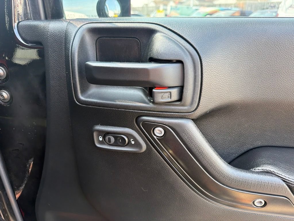Used 2018 Jeep Wrangler Unlimited Rubicon AWD/4WD image 38